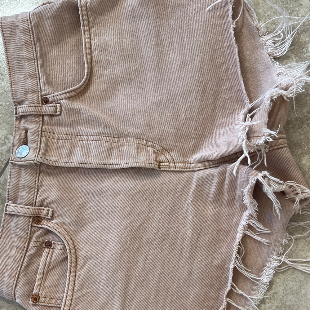 Re/Done Women's Tan Frayed Jean Shorts - Picture 3 of 4